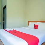 RedDoorz Plus Syariah At Lotus Hotel Bojonegoro